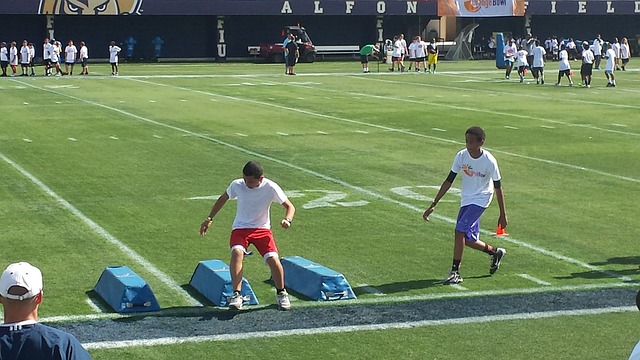 张伯伦代表阿森纳U21出战曼联U21，8年后再为枪手比赛